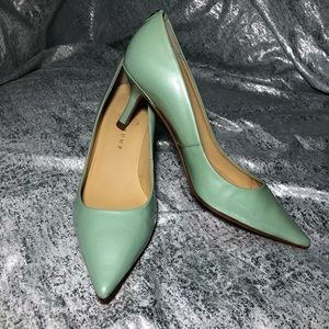 Ivanka Trump mint color pumps